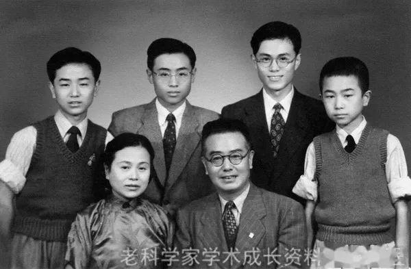 设备展示大庆油田真正发现者文革中不堪受辱服毒自尽不久妻子也追